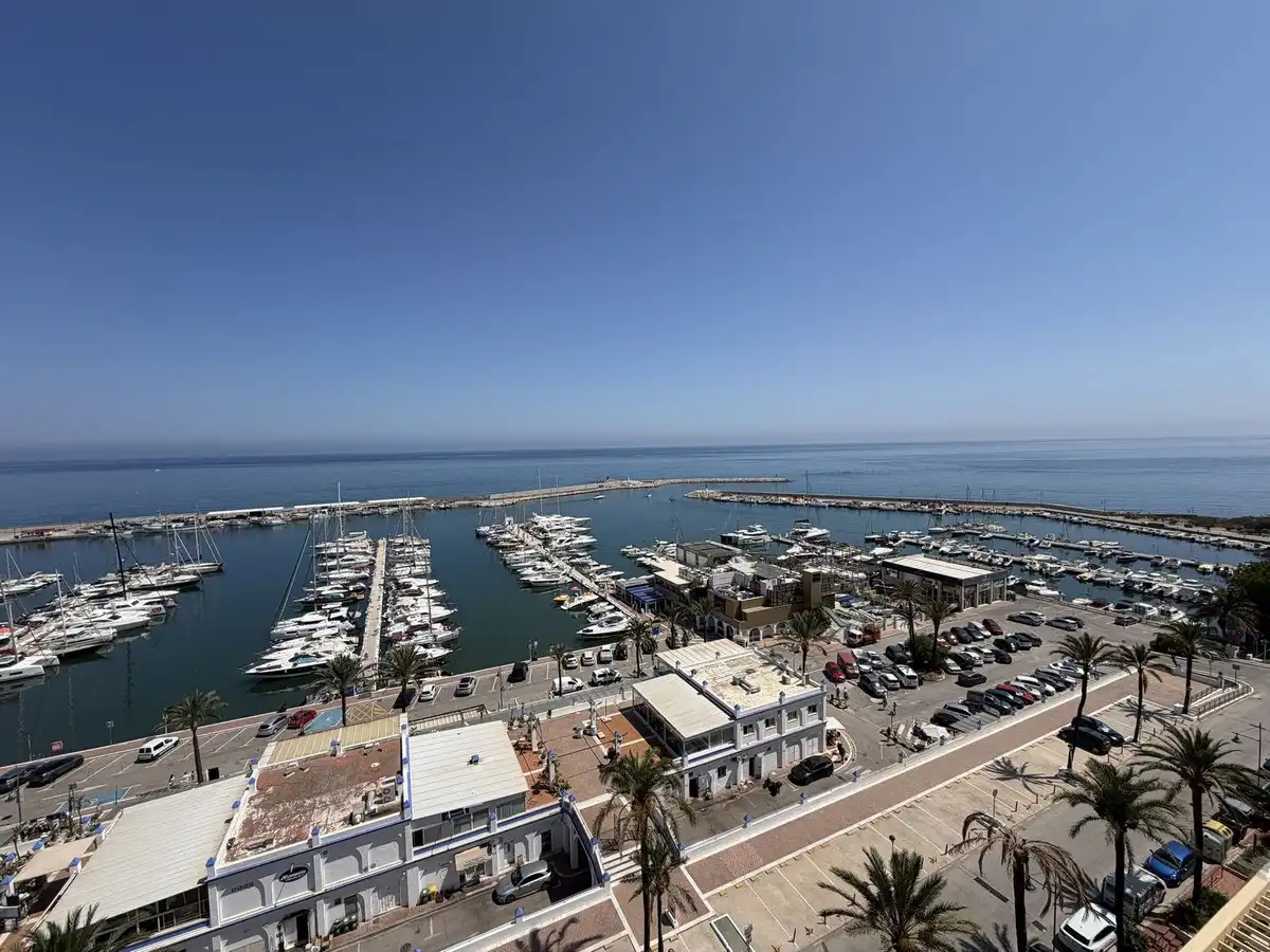 Appartement compact avec piscine à vendre à Estepona Pueblo