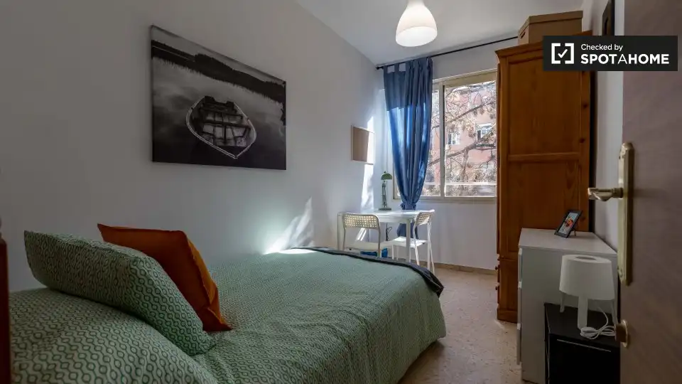 Habitación de Piso de alquiler en Valencia con Aire acondicionado, Calefacción y Amueblado