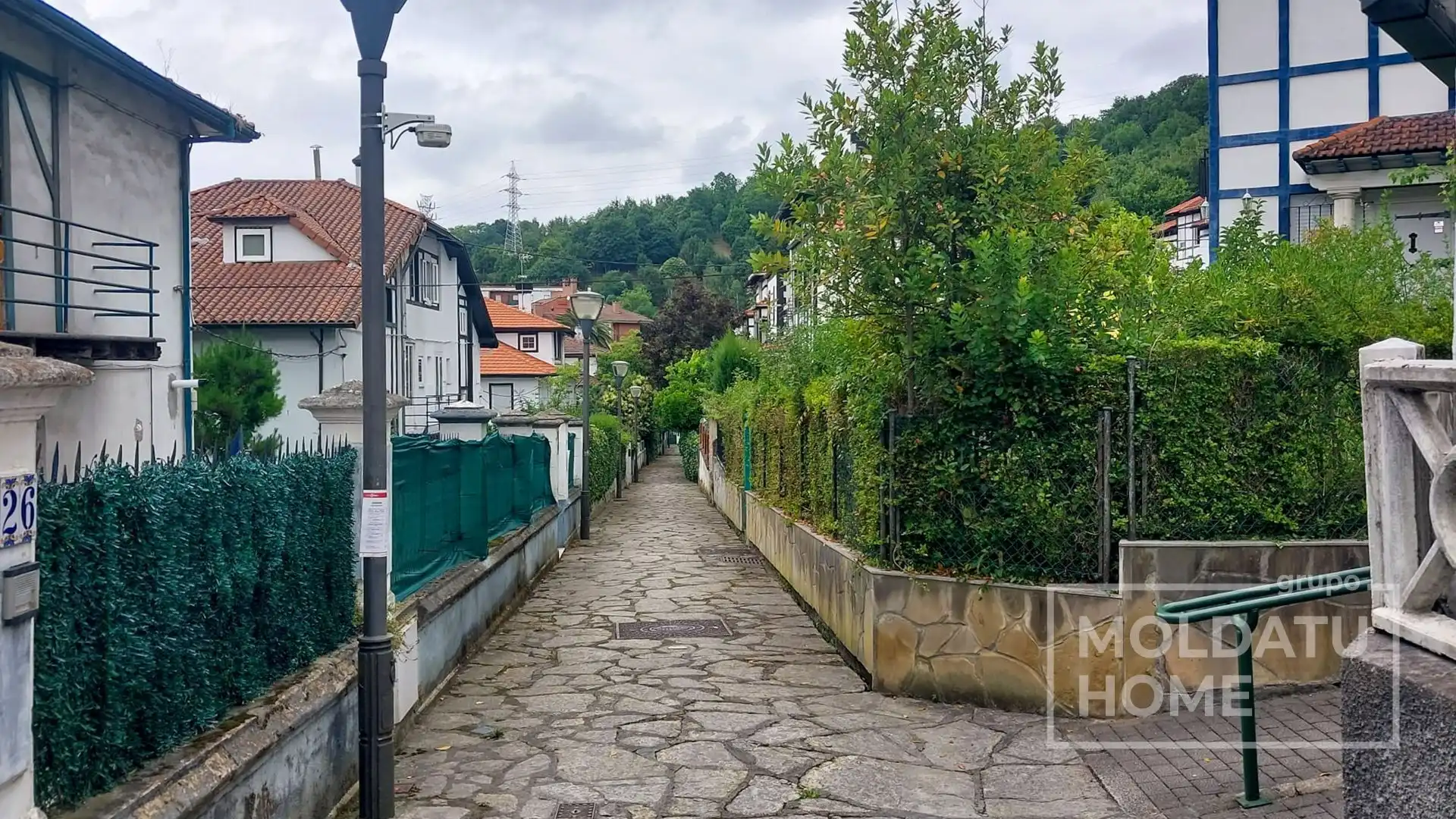 Außenansicht von Einfamilien-Reihenhaus zum Verkauf in Bilbao  mit Klimaanlage, Heizung und Privatgarten