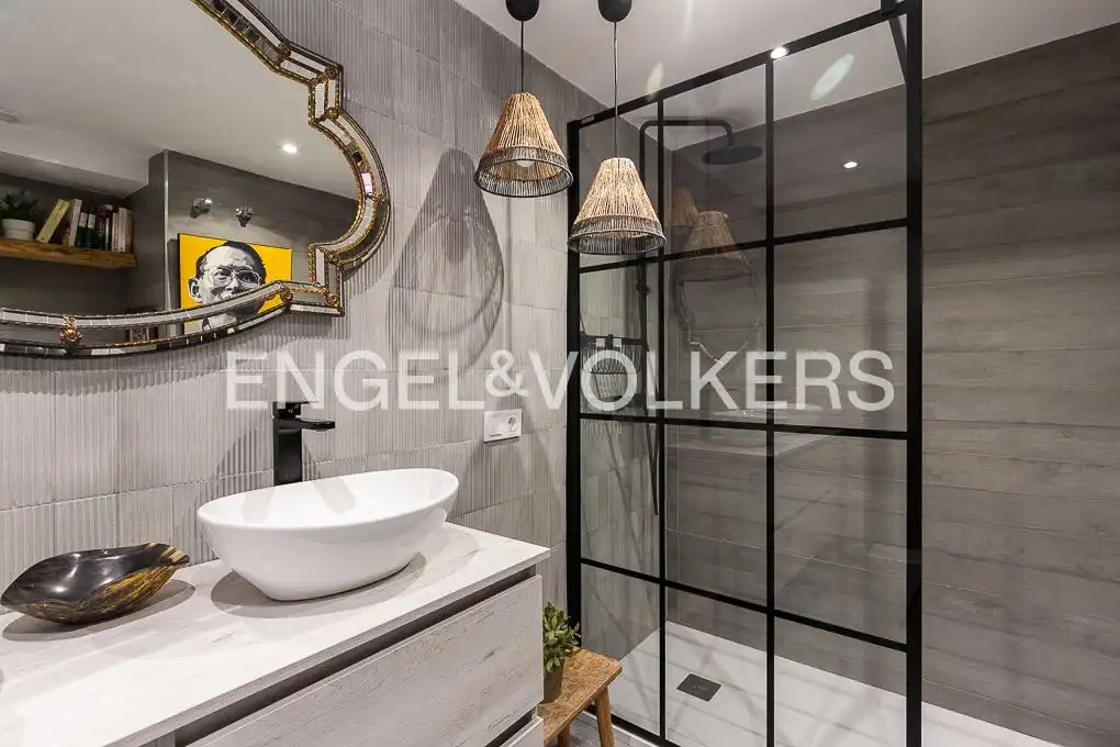 Baño de Piso en venta en Valencia con Aire acondicionado, Calefacción y Terraza
