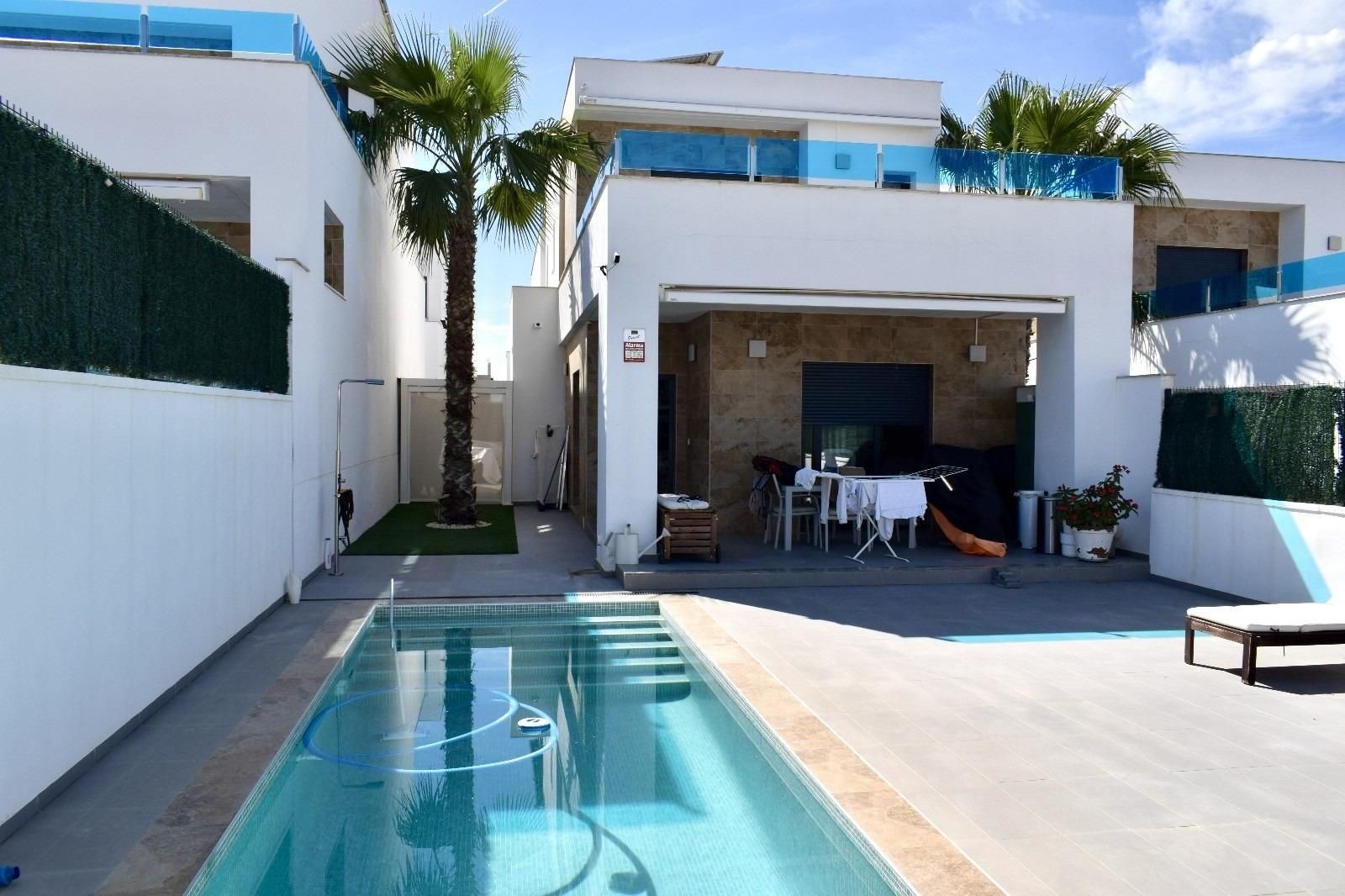 Piscina de Casa o xalet en venda en Orihuela amb Aire condicionat, Calefacció i Jardí privat