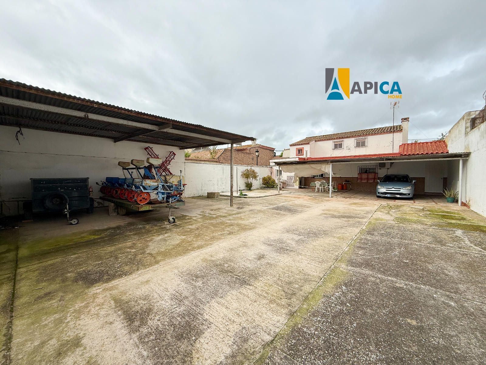 Aparcament de Casa adosada en venda en Jerez de la Frontera amb Aire condicionat