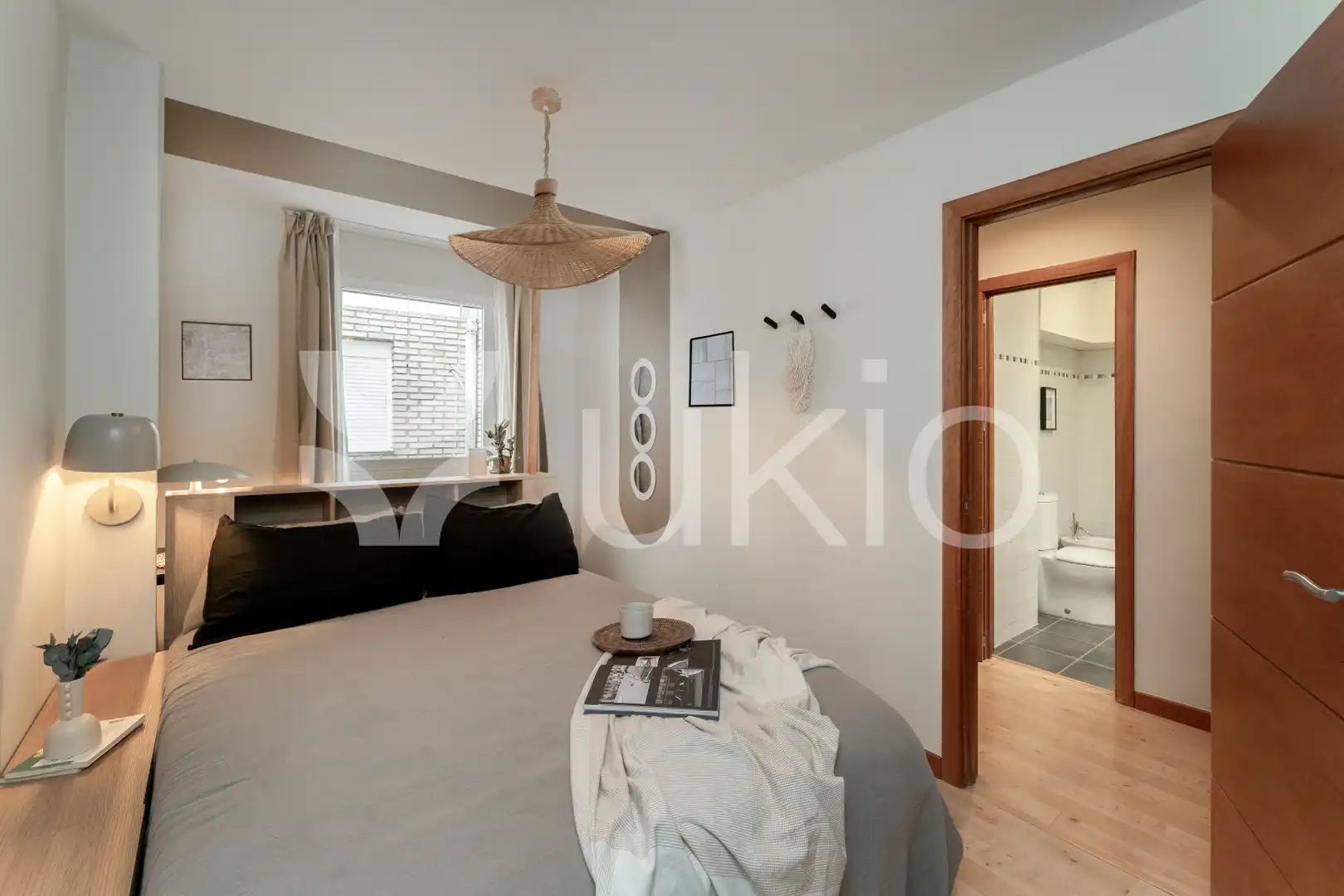 Habitación de Apartamento de alquiler en Madrid con Calefacción, Amueblado y Horno