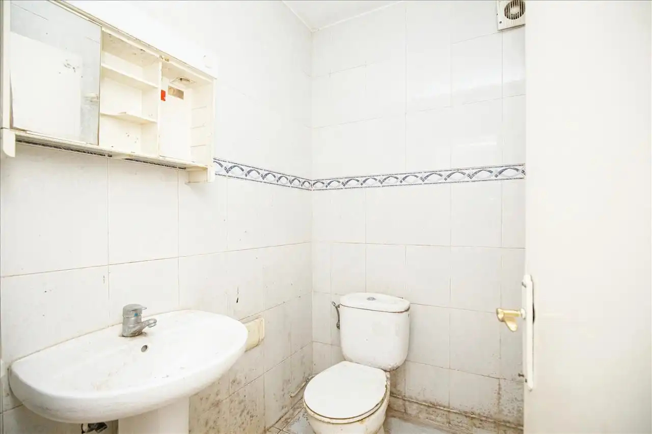 Bathroom of Flat for sale in Castelló d'Empúries  with Heating