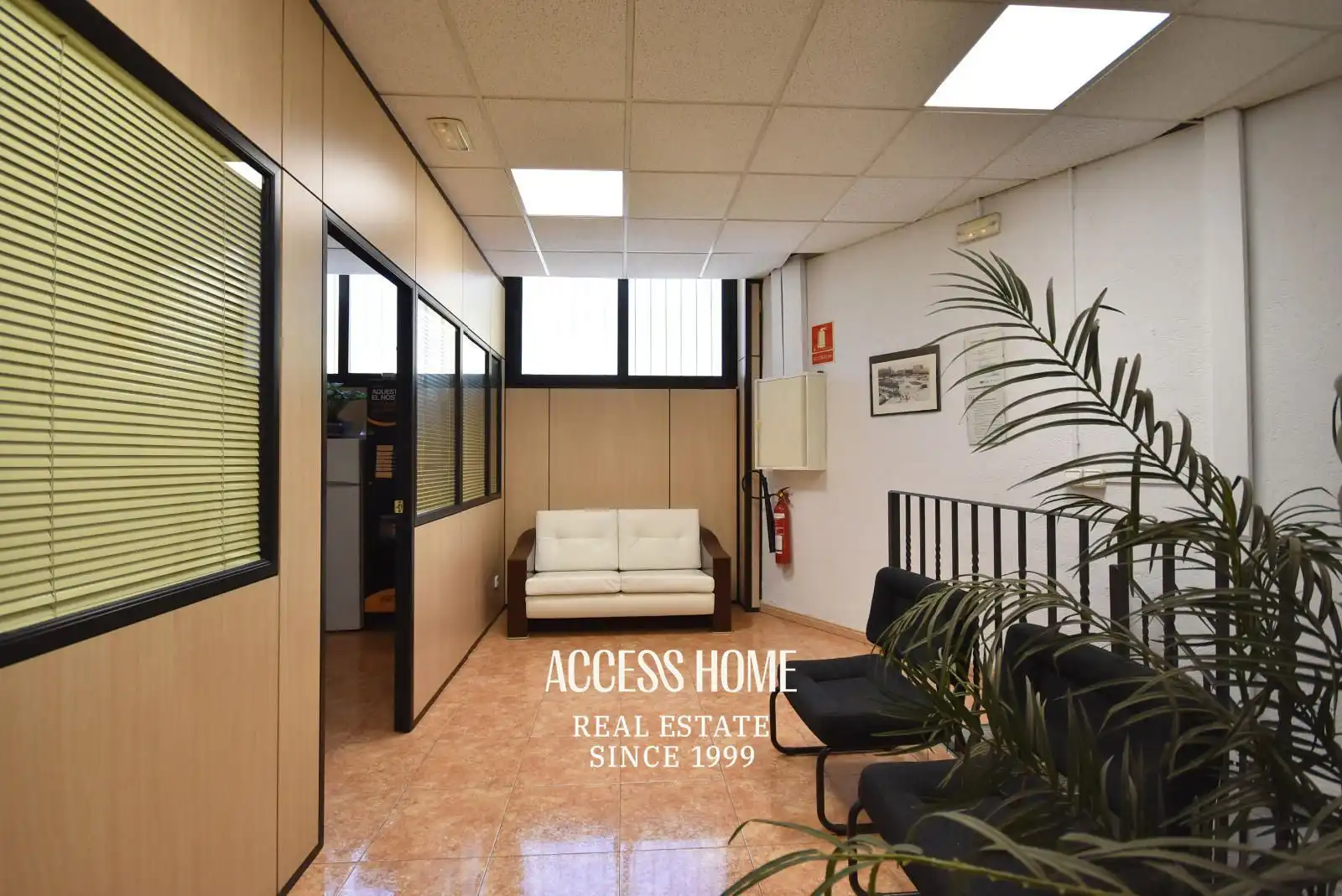 Office for rent in Badalona  with Air Conditioner and Alarm