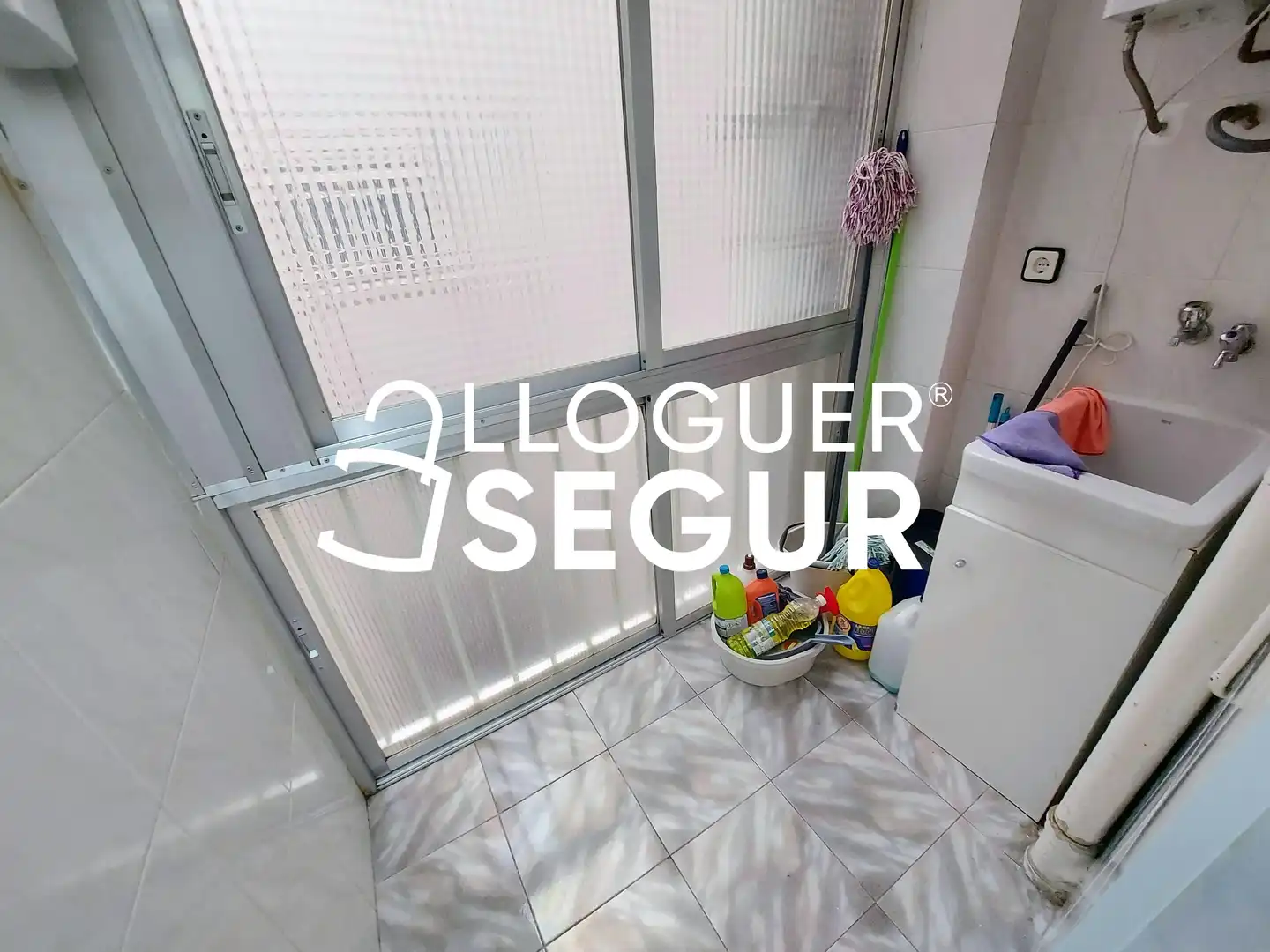 Piso de alquiler en Antoni de Capmany, Sants-Badal