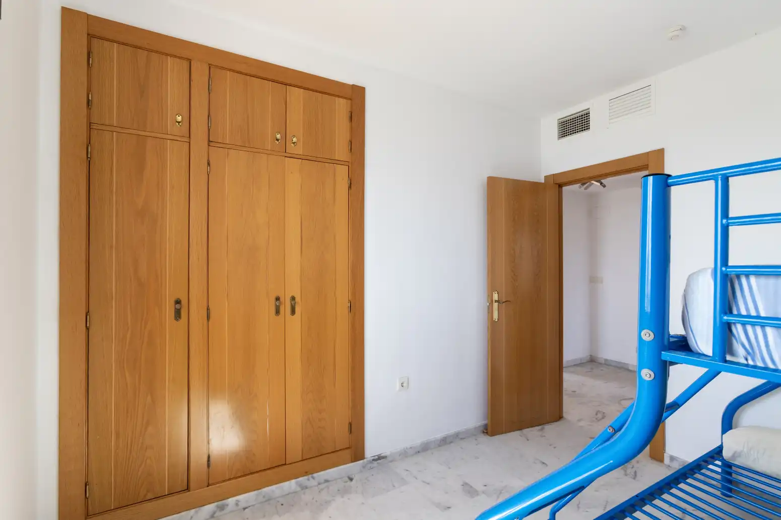 Habitación de Piso en venta en Benalmádena con Aire acondicionado, Calefacción y Jardín privado
