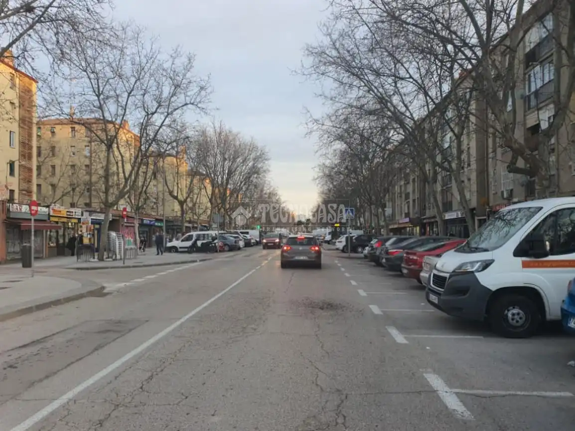 Vista exterior de Pis en venda en Madrid amb Calefacció