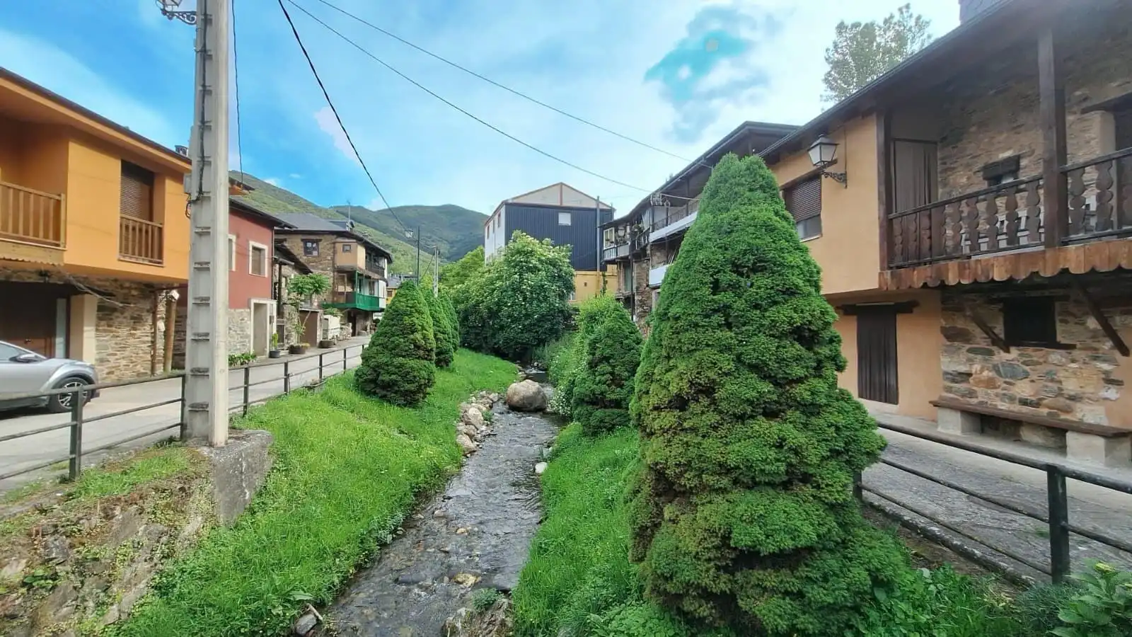 Vista exterior de Casa o xalet en venda en Ponferrada