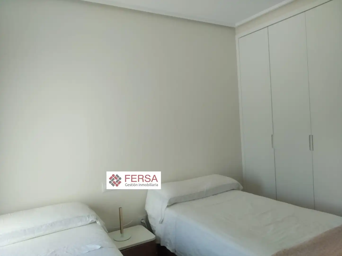 Habitación de Casa adosada de alquiler en El Puerto de Santa María con Aire acondicionado, Calefacción y Jardín privado