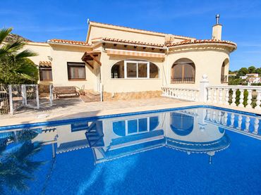 Villa con piscina in vendita a Cumbre del Sol