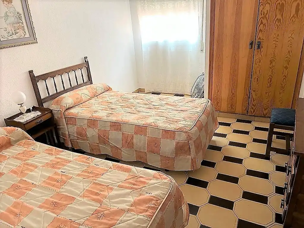 Habitación de Apartamento de alquiler en Granada con Amueblado