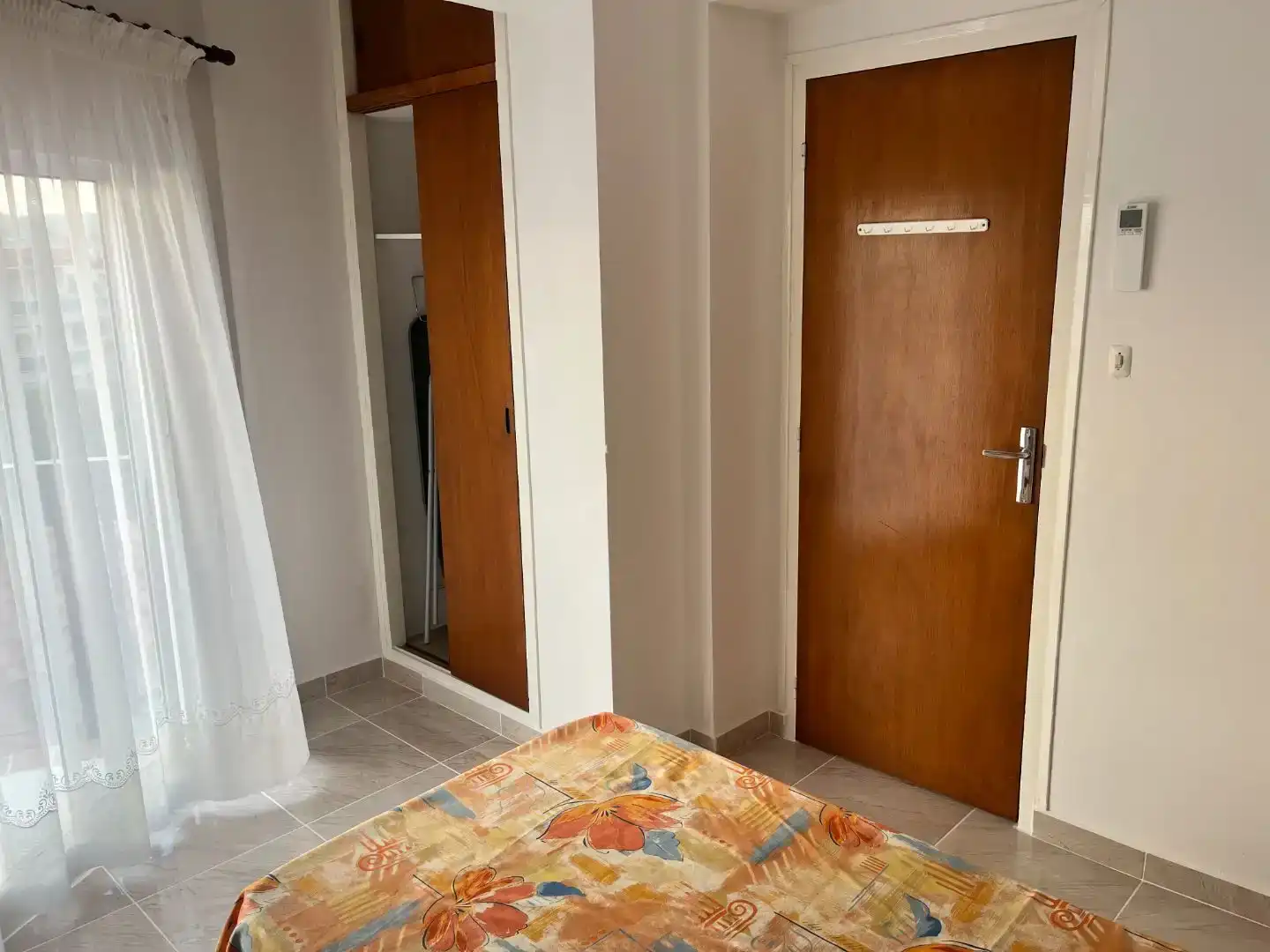 Schlafzimmer von Wohnung zur Miete in L'Ampolla mit Klimaanlage, Abstellraum und Möbliert