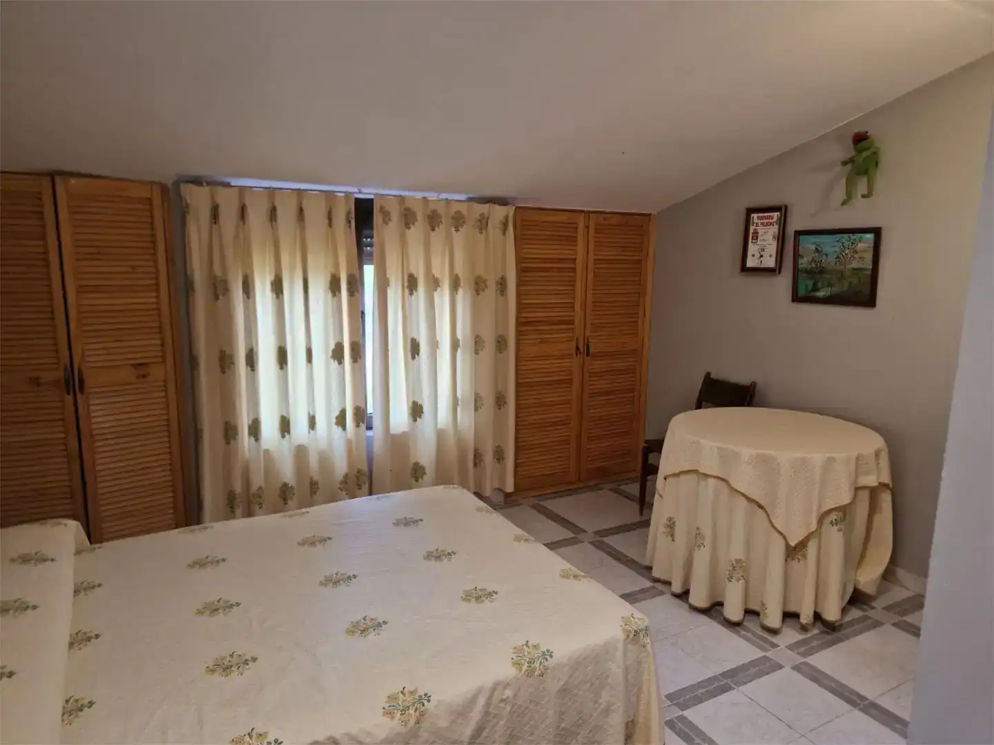 Dormitori de Casa o xalet en venda en Villabrázaro amb Jardí privat, Traster i Moblat