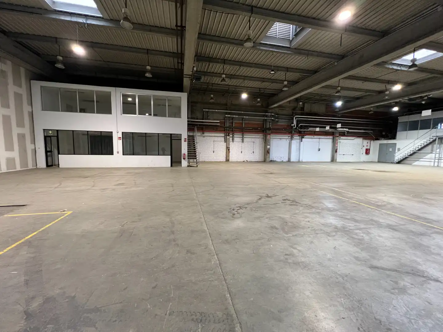 Fabrikhallen zur Miete in Massanes