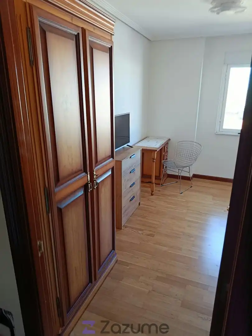 Schlafzimmer von Wohnung zur Miete in Valverde de la Virgen mit Heizung, Parkett und Möbliert