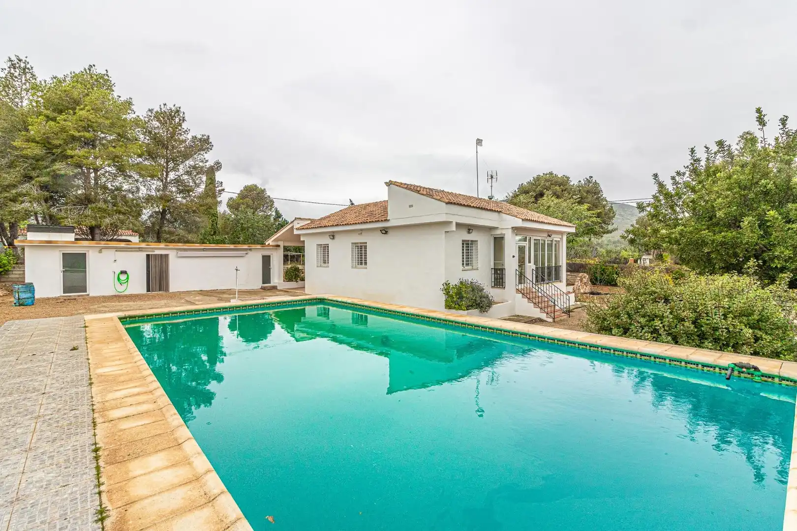 Piscina de Casa o chalet en venta en Llombai con Aire acondicionado, Jardín privado y Terraza