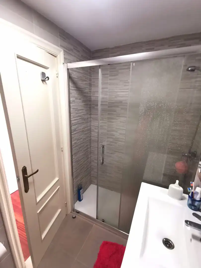 Baño de Piso en venta en Castro-Urdiales con Calefacción, Terraza y Amueblado