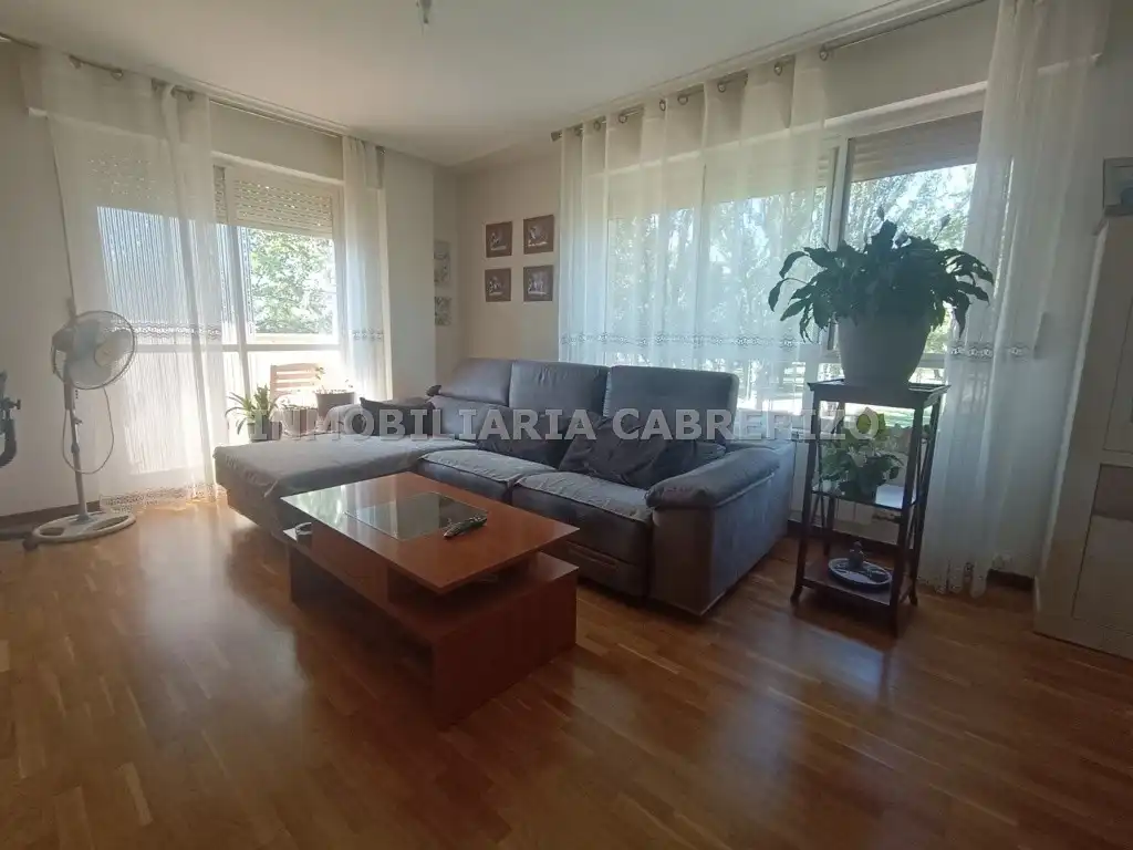 Sala de estar de Piso en venta en  Logroño con Calefacción, Parquet y Terraza