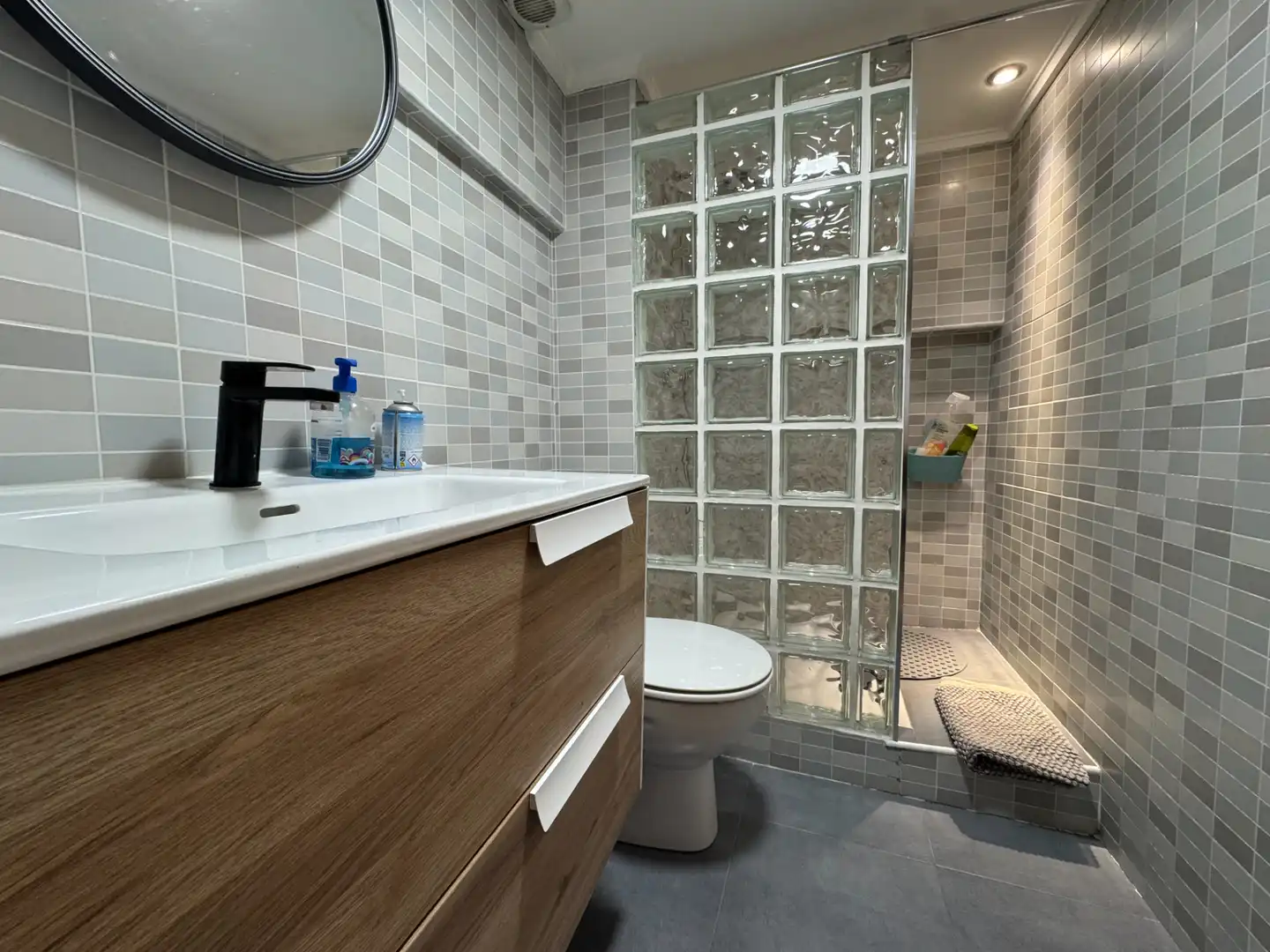 Baño de Ático en venta en Jaca con Terraza, Trastero y Amueblado