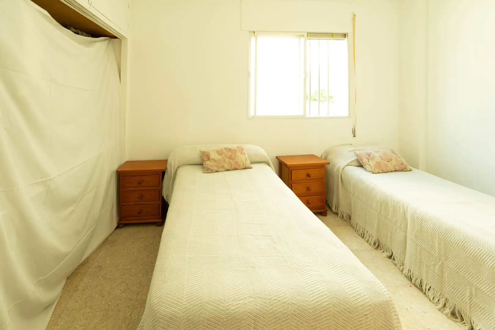 Habitación de Piso en venta en Fuengirola con Terraza, Amueblado y Balcón