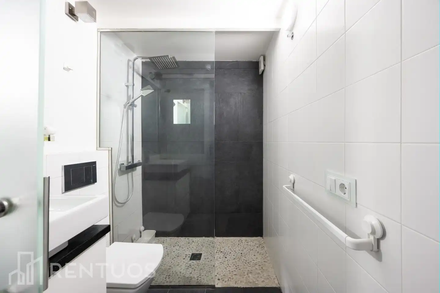 Bany de Dúplex de lloguer en Madrid amb Aire condicionat i Moblat