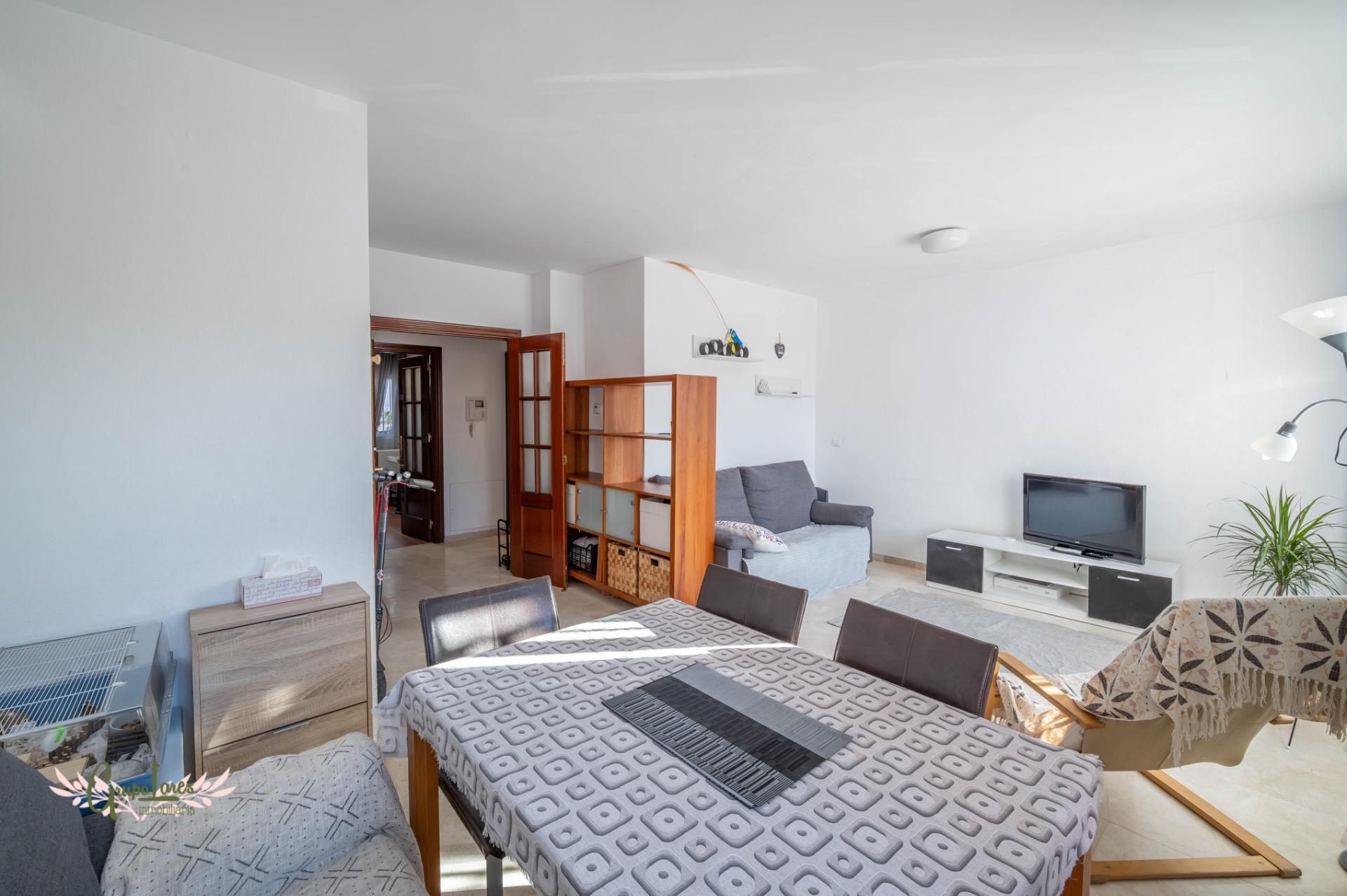 Living room of Flat for sale in  Granada Capital  with Heating and Balcony