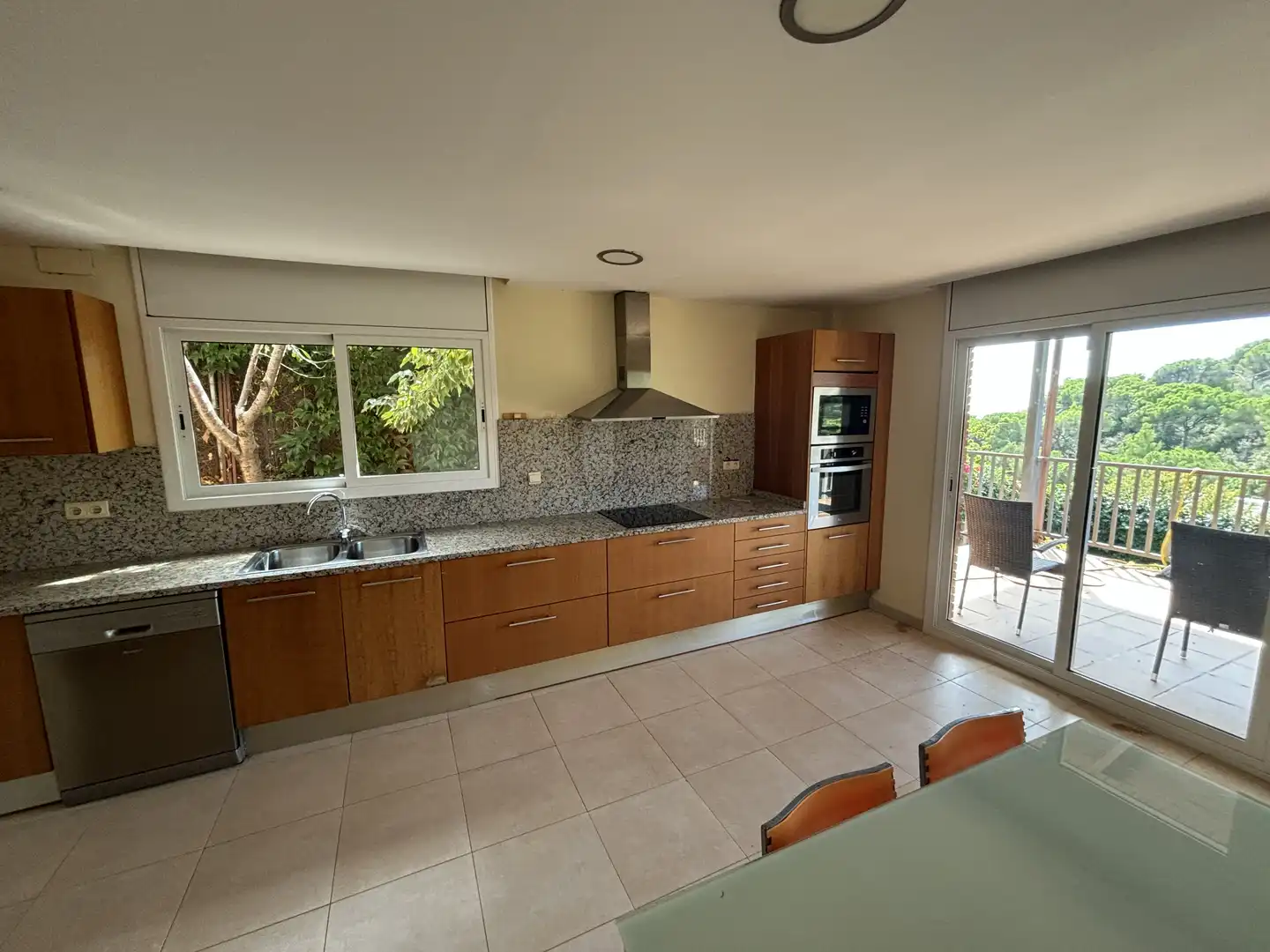Cuina de Casa o xalet en venda en Arenys de Mar amb Aire condicionat, Calefacció i Jardí privat