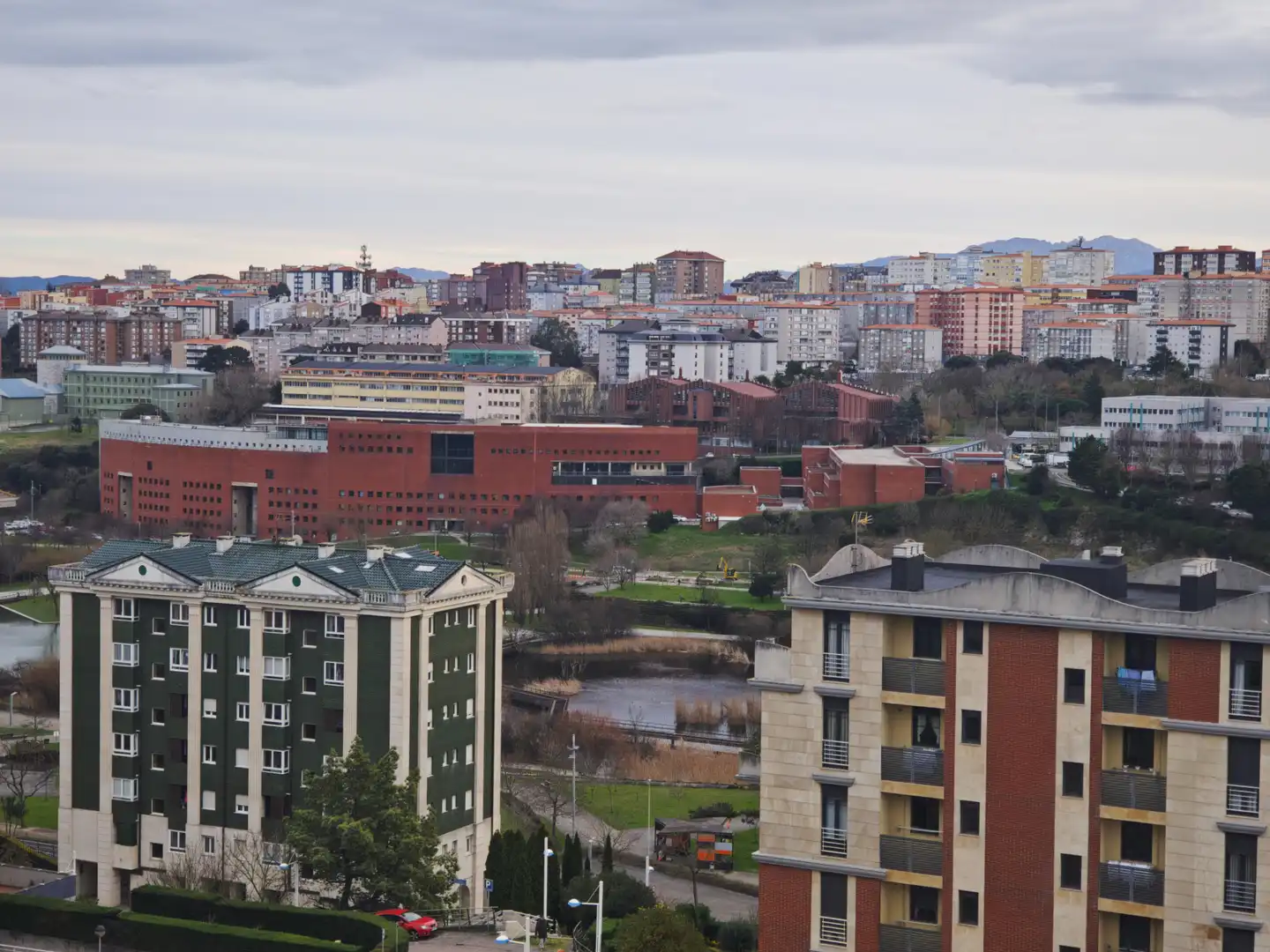 Außenansicht von Wohnung zur Miete in Santander mit Heizung, Möbliert und Ofen