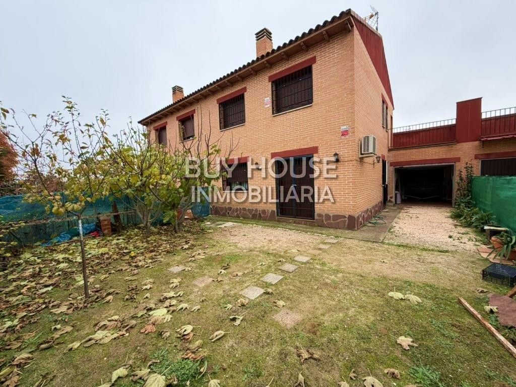Exterior view of House or chalet for sale in Lominchar