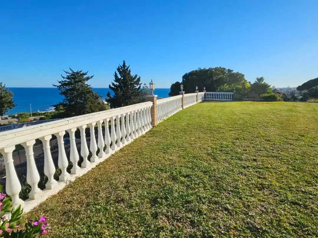 Terrasse von Wohnung zur Miete in Mijas mit Klimaanlage, Privatgarten und Parkett