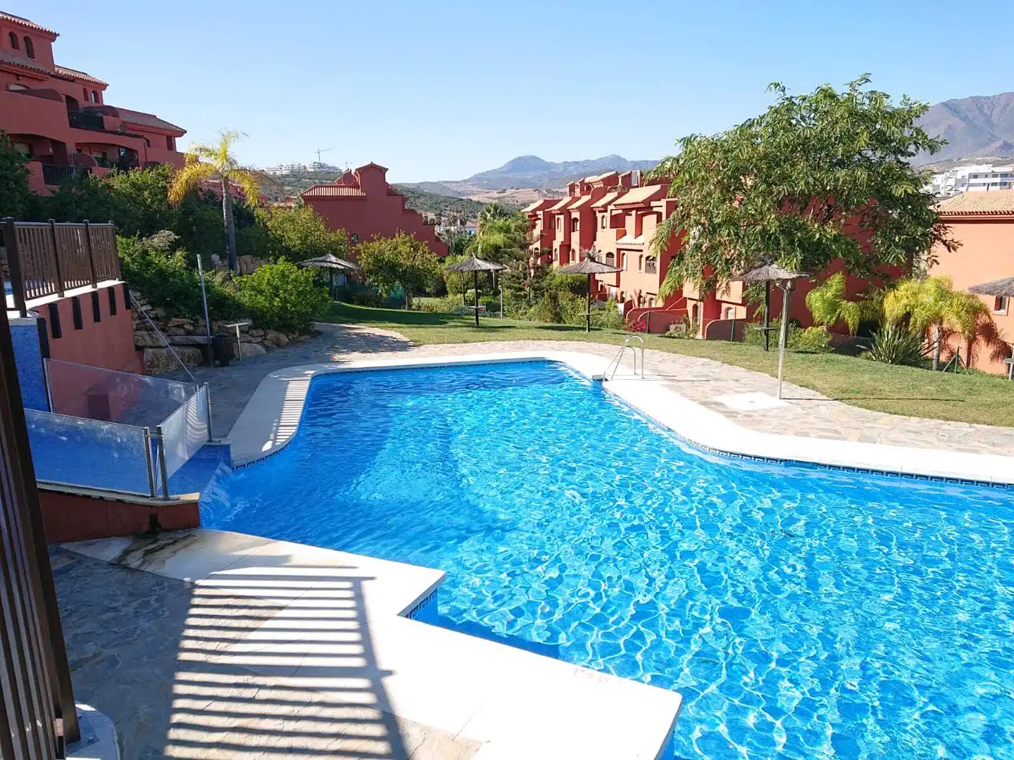 Piscina de Ático en venta en Estepona con Trastero y Piscina