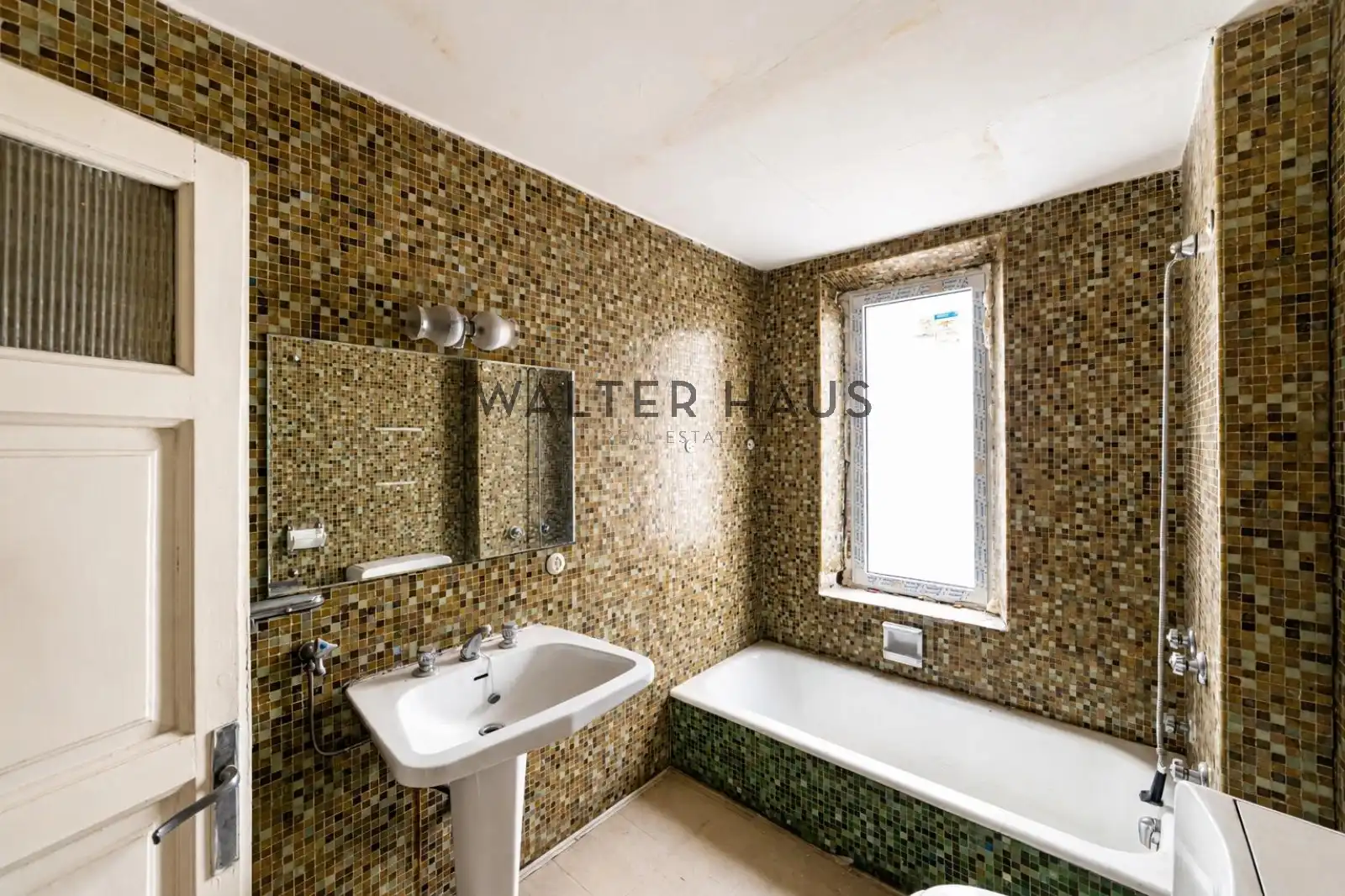 Bathroom of Flat for sale in Madrid  with Storage room