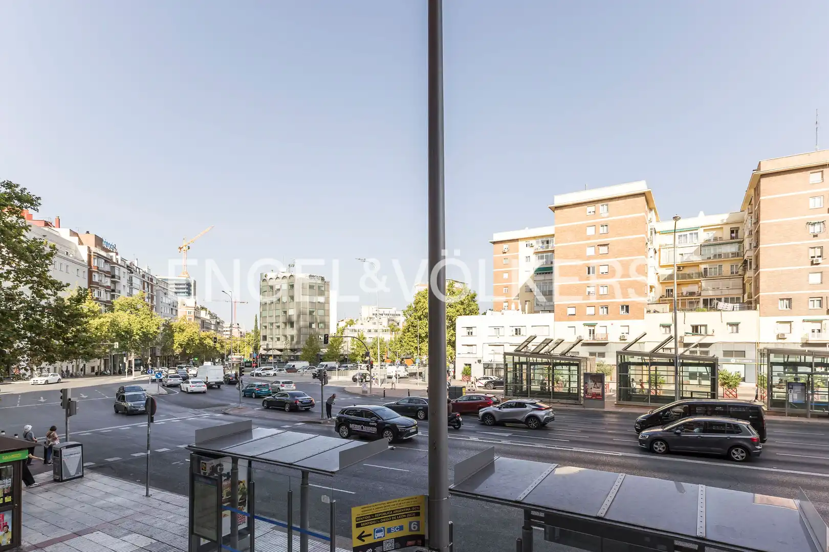 Außenansicht von Wohnung zur Miete in Madrid mit Klimaanlage, Heizung und Parkett
