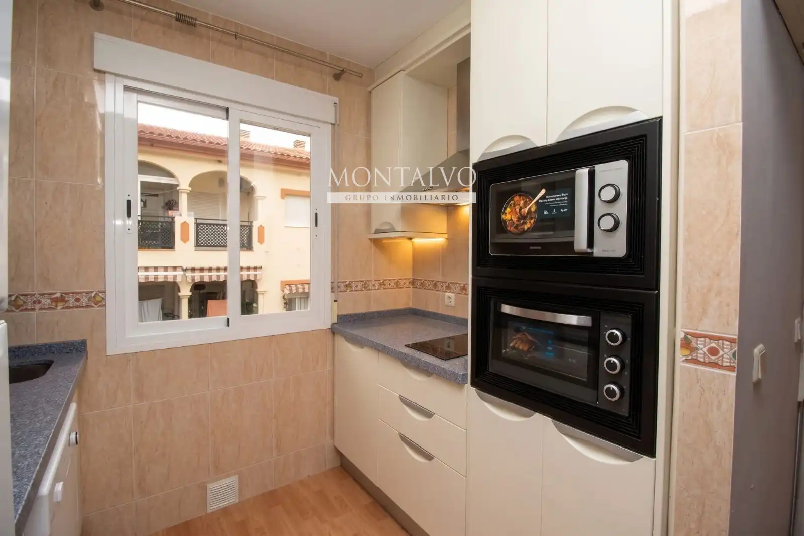 Cuina de Apartament de lloguer en Atarfe amb Terrassa, Moblat i Balcó
