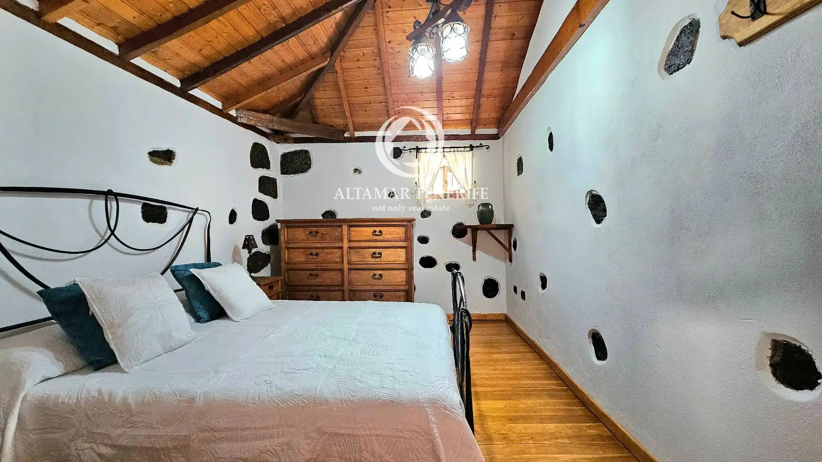 Habitación de Casa adosada en venta en Santiago del Teide con Terraza, Trastero y Amueblado