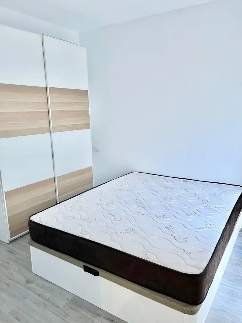 Habitación de Apartamento de alquiler en El Campello con Aire acondicionado, Calefacción y Terraza