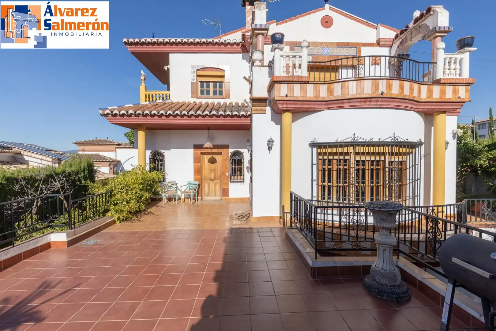 Vista exterior de Casa o chalet en venta en Altos de la Zubia