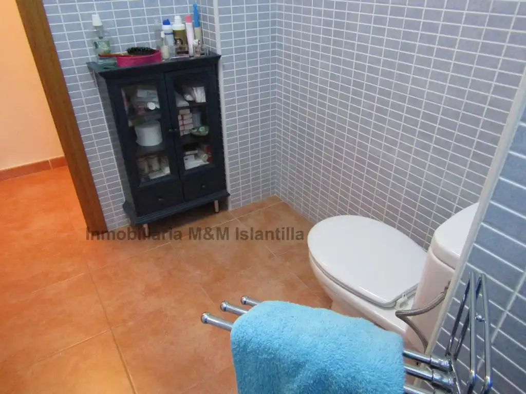 Baño de Piso en venta en Isla Cristina con Aire acondicionado, Terraza y Amueblado