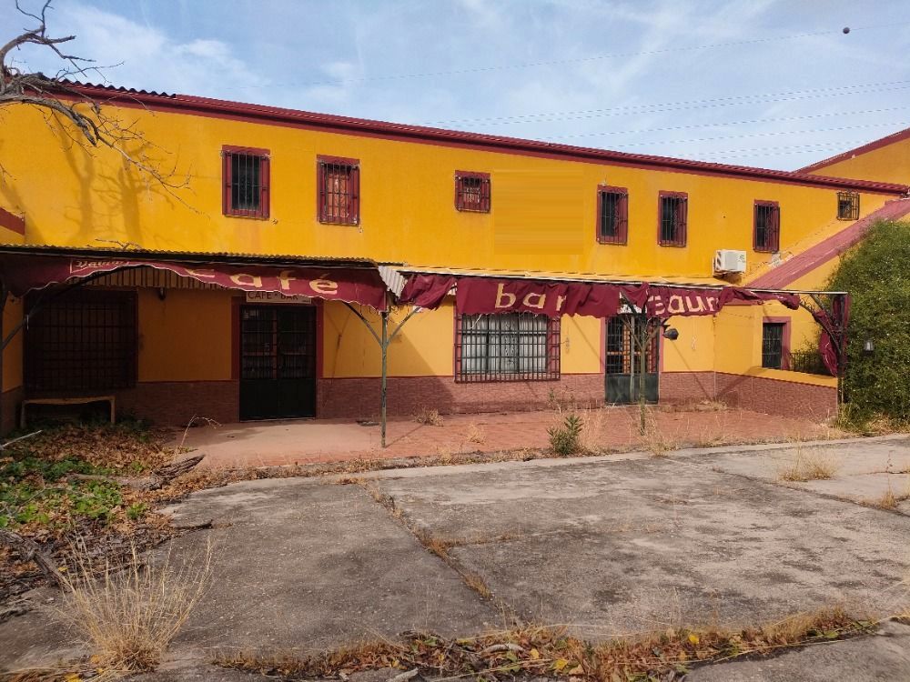 Vista exterior de Edifici en venda en La Guardia de Jaén