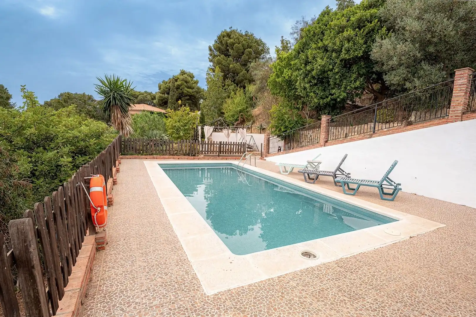 Schwimmbecken von Country house zum Verkauf in Málaga mit Terrasse und Balkon