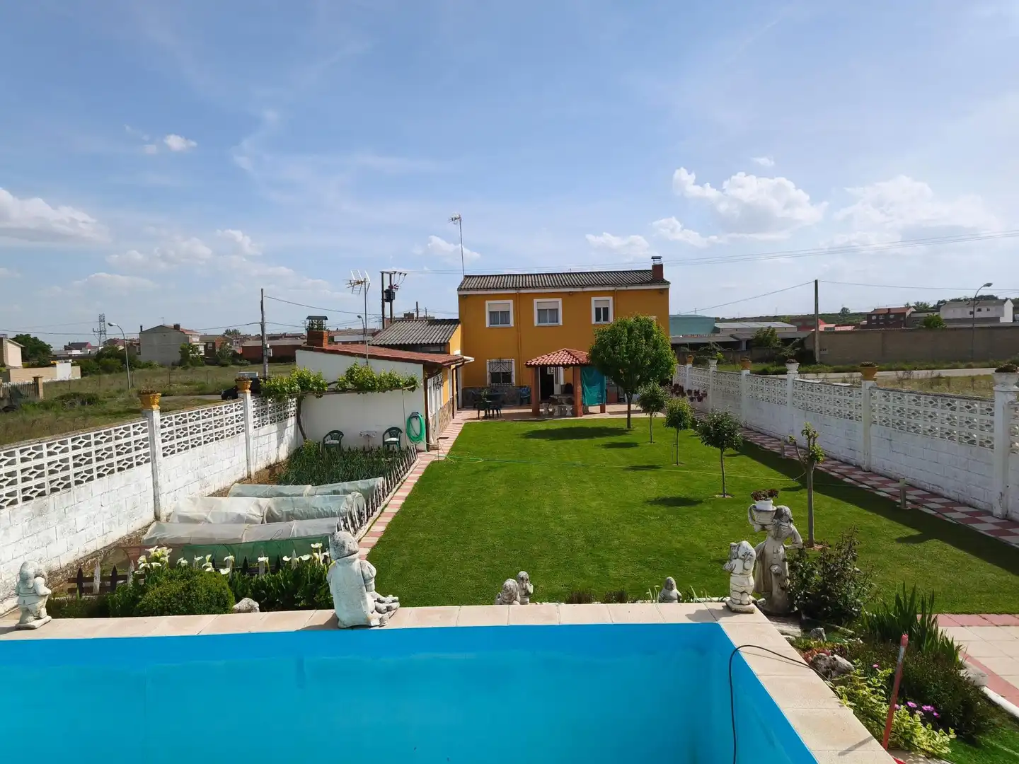 Jardí de Casa o xalet en venda en San Andrés del Rabanedo amb Calefacció, Terrassa i Piscina