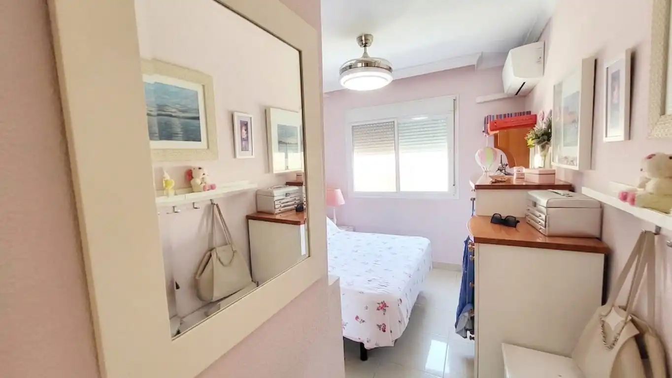 Habitación de Piso en venta en Rincón de la Victoria con Aire acondicionado, Trastero y Amueblado