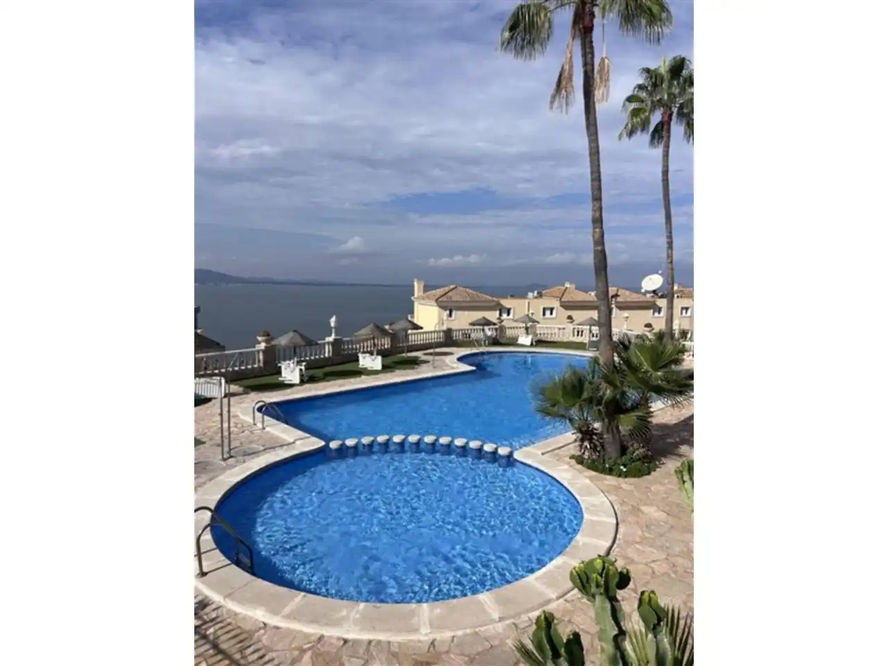 Piscina de Dúplex en venda en La Manga del Mar Menor amb Aire condicionat, Terrassa i Moblat