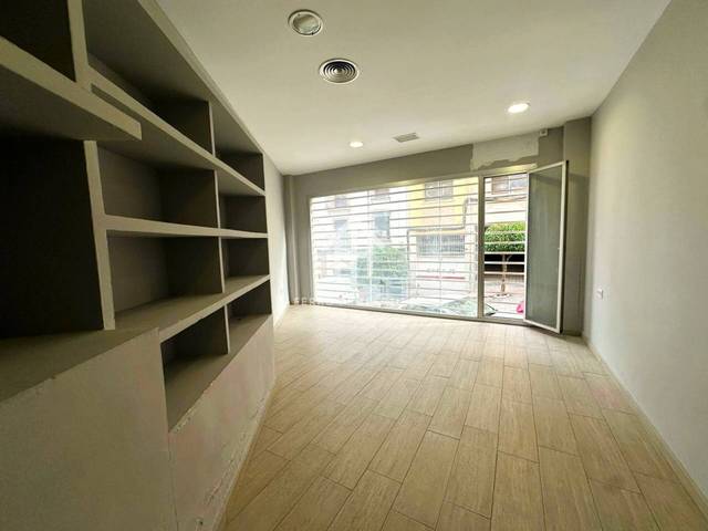 Local comercial en Alquiler en Calle Pline en Loja