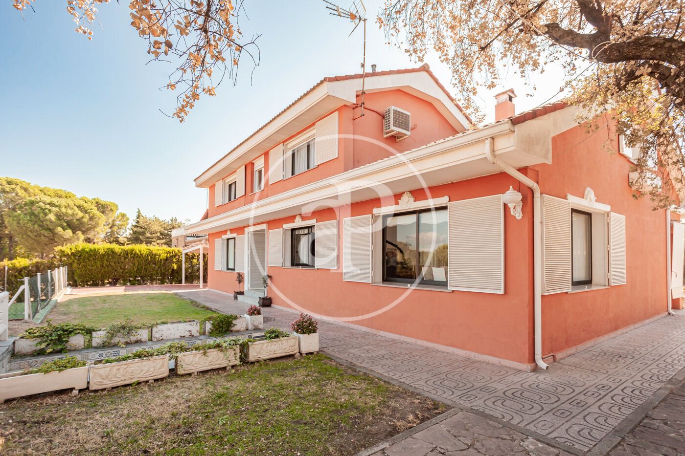 Vista exterior de Casa o xalet en venda en Las Rozas de Madrid amb Aire condicionat, Calefacció i Jardí privat