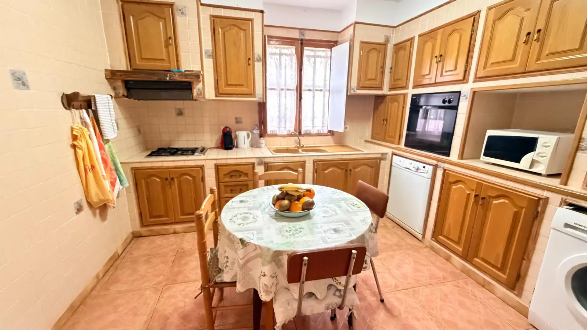 Kitchen of Houses for sale in Elche / Elx  with Heating, Private garden and Storage room