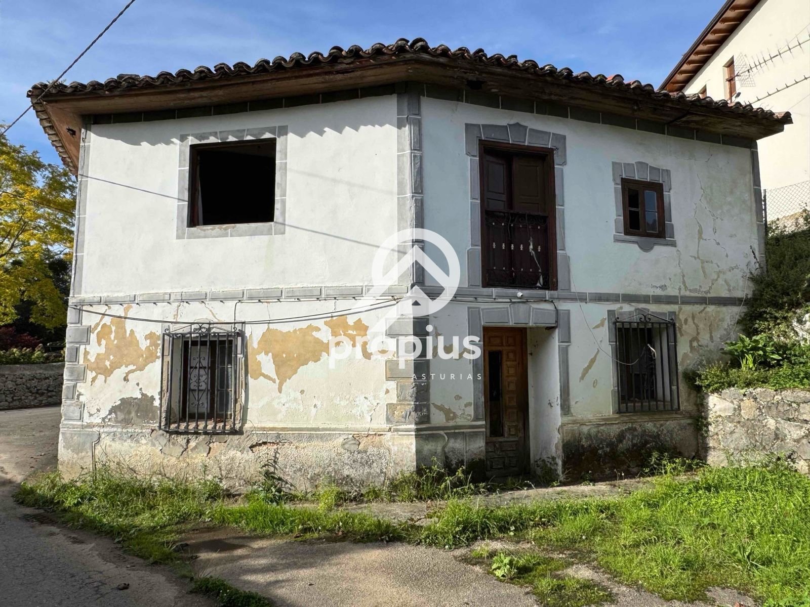 Vista exterior de Casa o xalet en venda en Llanes amb Jardí privat i Traster