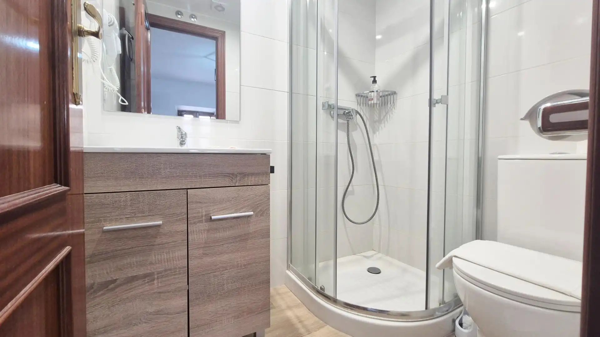 Bathroom of Study for rent in Salamanca  with Heating, Furnished and Balcony