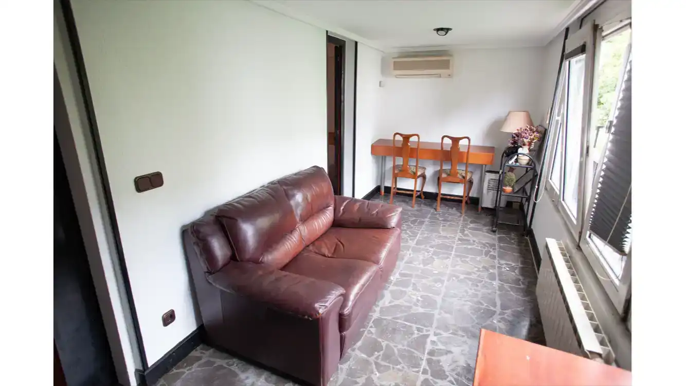 Sala d'estar de Pis en venda en Donostia - San Sebastián  amb Aire condicionat i Balcó